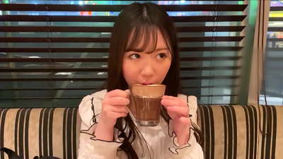 Նա ընկերուհի է, ով պատկանում էր համալսարանի նույն ակումբին: Եվ նա ակումբի ամենագրավիչ աղջիկն է: Սա ճապոնական սեքսուալ մթնոլորտ է: